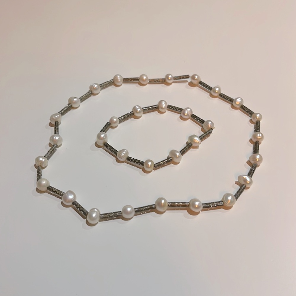 Costume pearl set, short